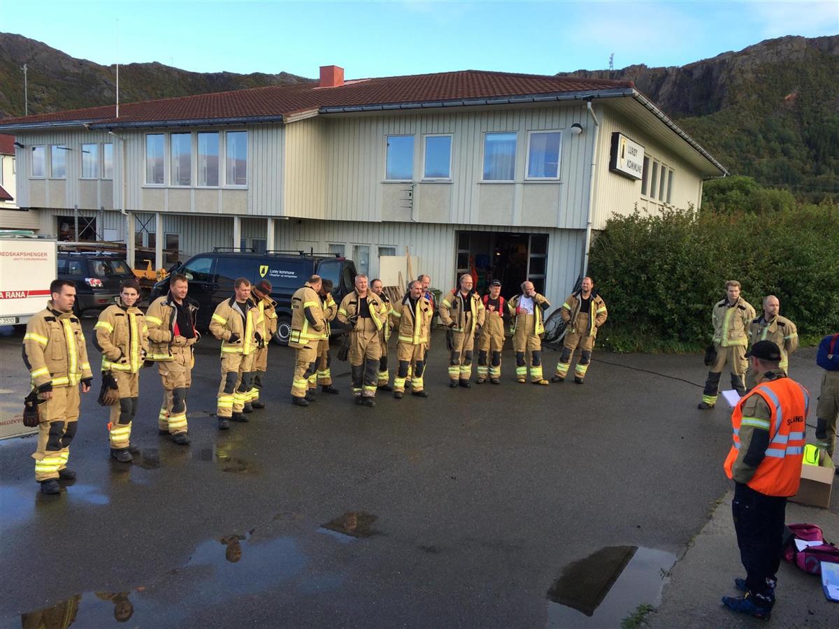 Bilde av brannfolk - Klikk for stort bilde
